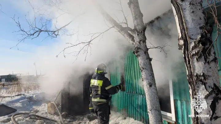 Пожар в частном доме под Новосибирском унёс жизни трёх человек