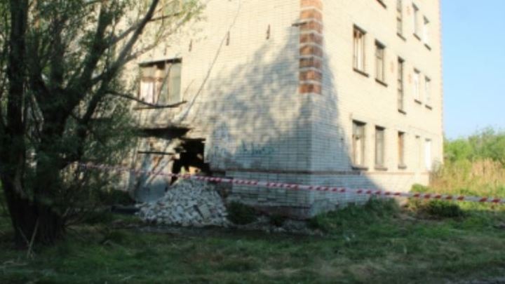 Есть опасность дальнейшего разрушения: в Кургане из общежития выселили людей