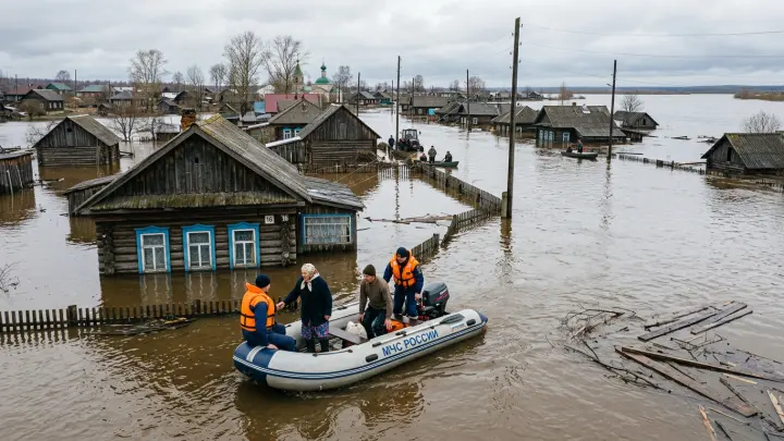 Паводки затопили дома и разрушили мосты в 25 регионах России