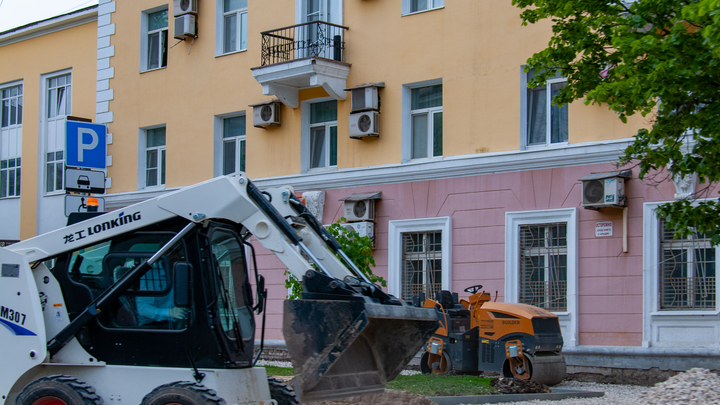 В Новосибирской области с начала года уложили 2 млн квадратных метров дорог