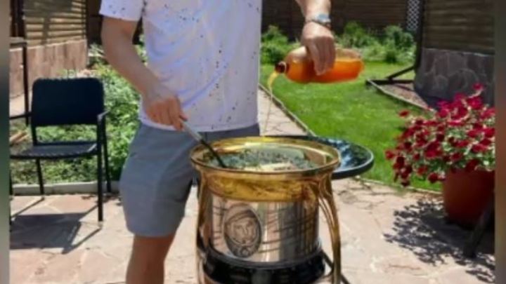 Народ против: челябинский хоккеист ел окрошку из кубка Гагарина