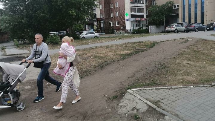 Челябинцы попросили губернатора пройти по городу с детской коляской