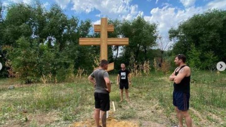 В Челябинске установили поклонный крест на месте строительства будущего храма