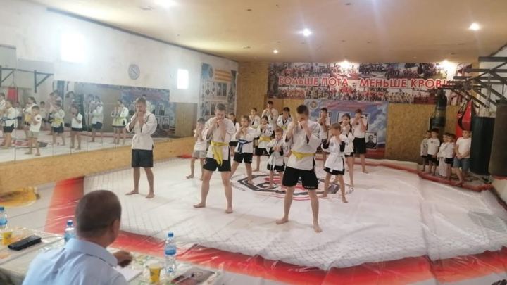 Тактическая борьба: в Магнитогорске на татами 14-летняя девочка вышла против 17-летней
