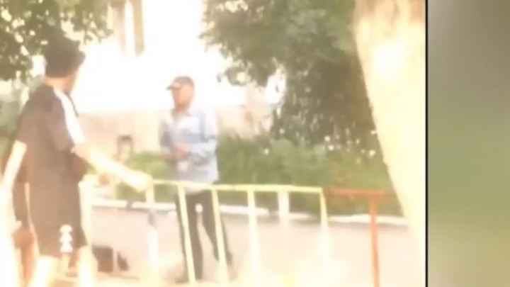 В Кургане пьяный с ножом атаковал подростков — видео