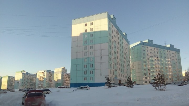В Новосибирске мужчина выпал из окна десятиэтажки в ЖК Просторный