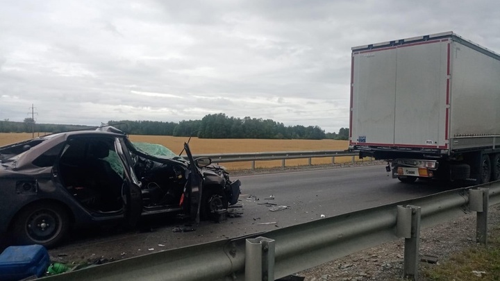 Пассажир LADA Vesta погиб в аварии под Новосибирском