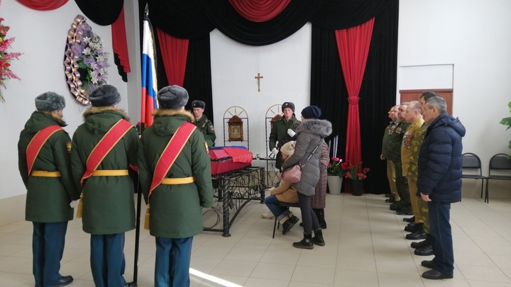 В Новокуйбышевске простились с командиром танка, погибшим во время спецоперации на Украине