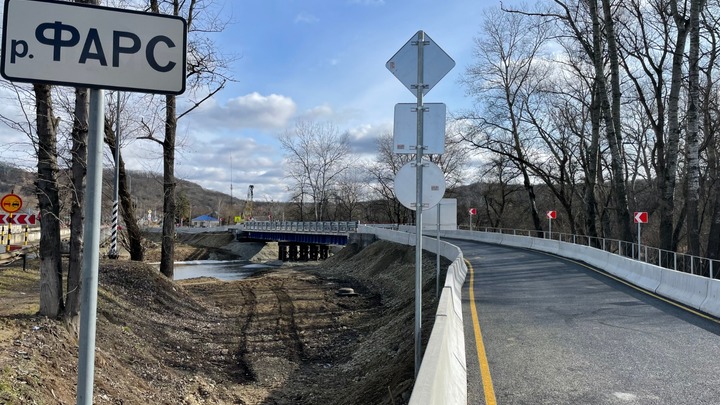 В Мостовском районе через реку Фарс запустили движение по временному мосту