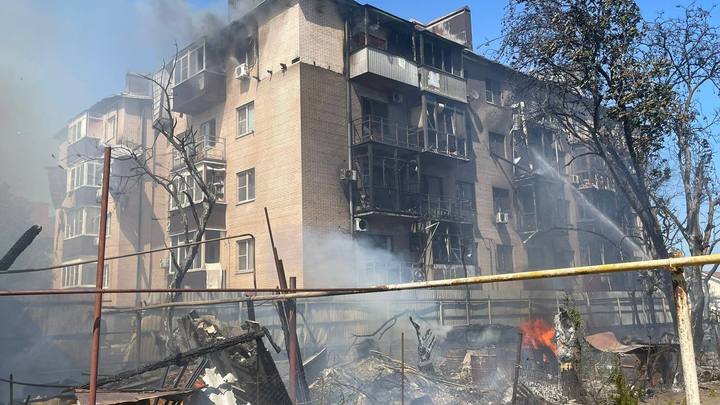 Горит многоэтажка в Батайске: что известно о пожаре в Ростовской области