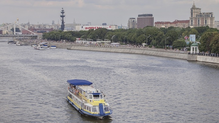 Два теплохода протаранили друг друга на Москве-реке