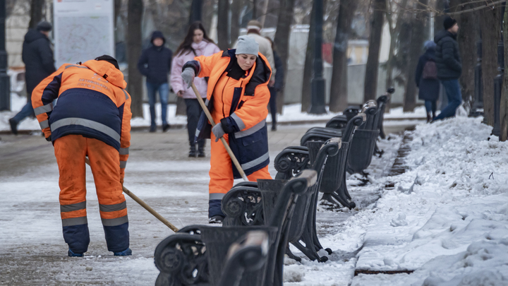 После «обильного снегопада» с улиц Новосибирска вывезли 10 тысяч кубометров снега