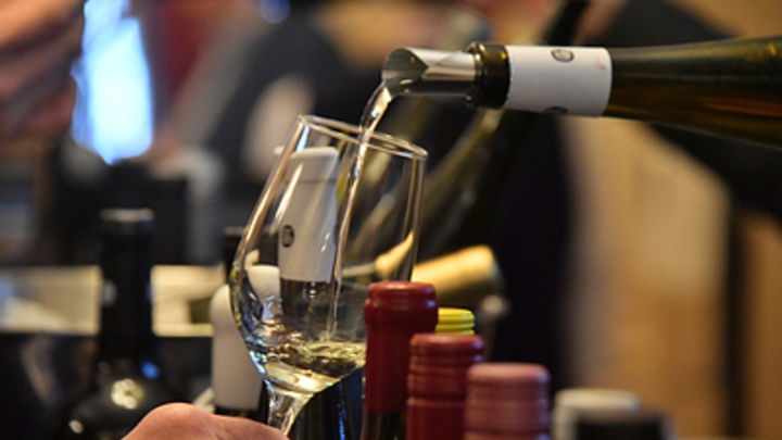 В Крыму с фестиваля в Алуште выгнали винодела, выступавшего против СВО