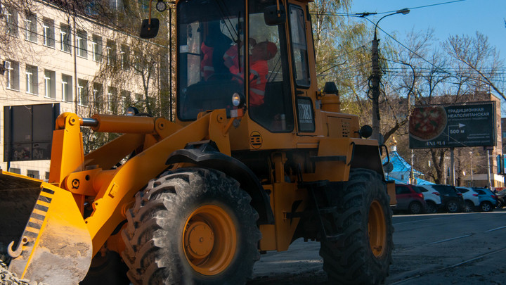 В Екатеринбурге начали сносить скандальную автомойку, которую не могли убрать с 2022 года