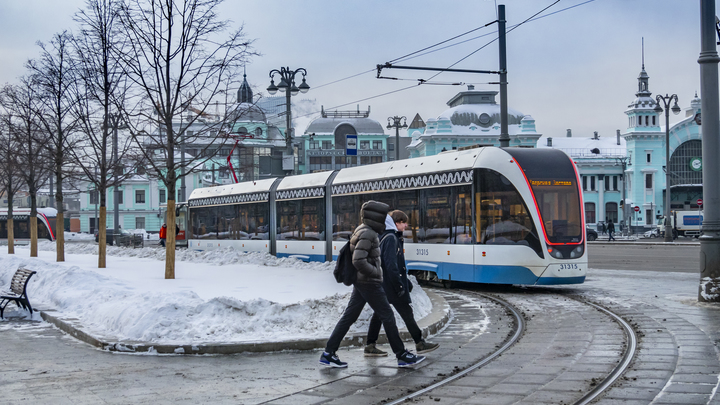 В Петербурге Невский и Литейный проспекты остались без света: электротранспорт идет в объезд