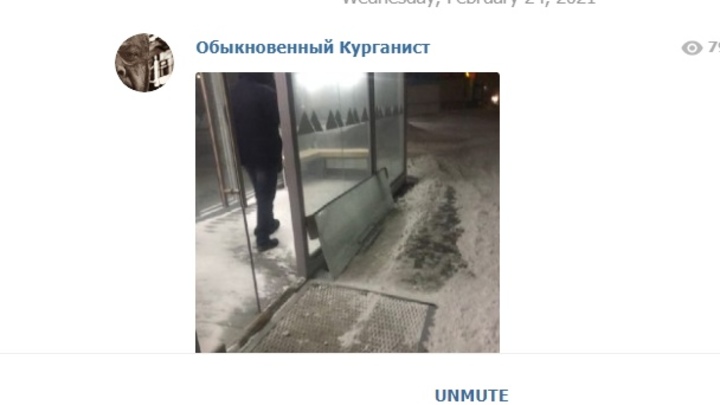 Кто это сделал!: в Кургане от умной остановки отвалилась дверь