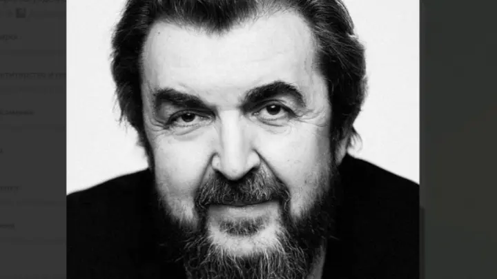 Иван Ургант пришёл на прощание с Игорем Золотовицким вместе с женой