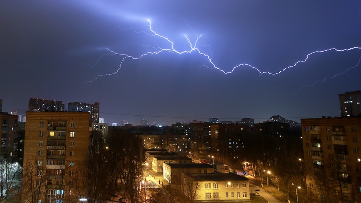 В Самаре объявлен желтый уровень опасности из-за проливного дождя