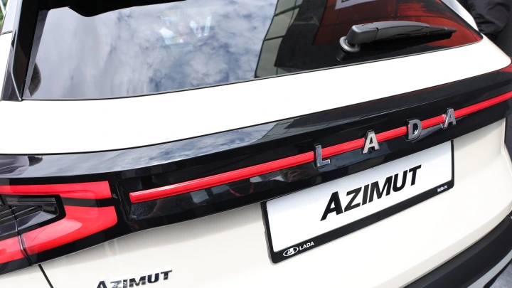 Автоэксперт Кадаков назвал цену успеха автомобиля Lada Azimut