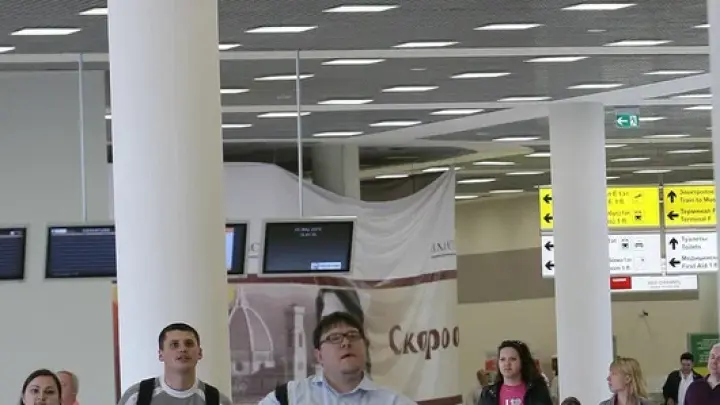 Приехал голосовать — попал на сборы: прибывшим из России армянам вручают повестки