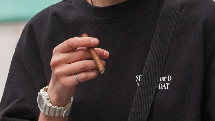 Жилищный эксперт Бондарь рассказал, как наказать курящих соседей