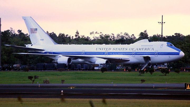 В США подняли в воздух самолёт судного дня: Он взял курс на Вашингтон