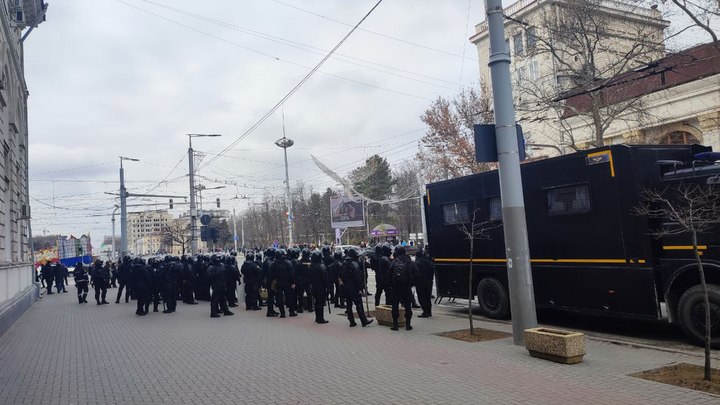 На таможне в Бельцах большой переполох - прошли массовые обыски