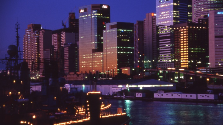 Журналистка ударила себя в прямом эфире и сбежала под хохот собственной команды