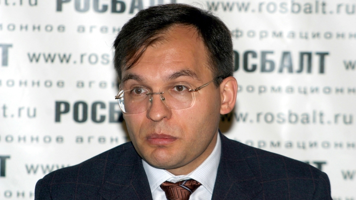 Экс вице-губернатора Петербурга не пустили в бизнес-класс: суд спросит, почему ему не угодил эконом