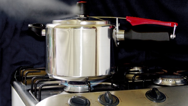 Взорвавшаяся скороварка устроила переполох в Екатеринбурге