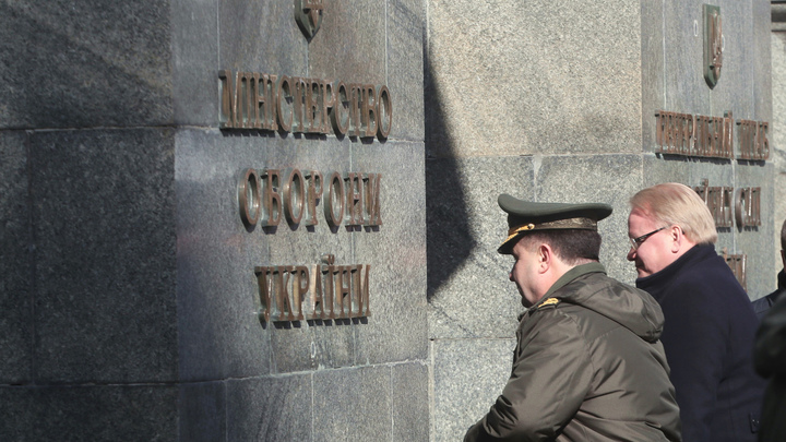 Российские пранкеры звонком о Захарченко не дали спать министру обороны Украины