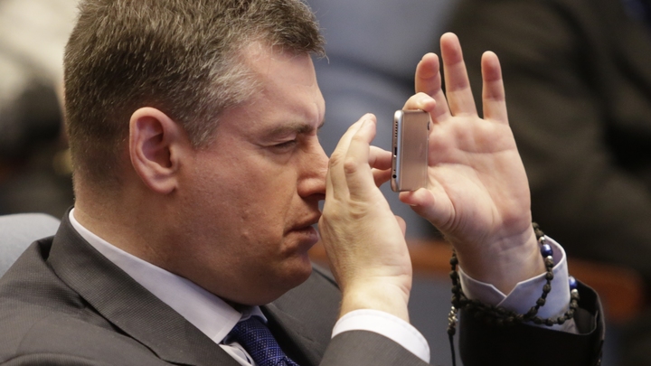 Слуцкий сдал назад, оговорившись про обмен Медведчука на азовцев*: Под трибунал!