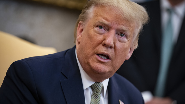 Через день после заражения коронавирусом Трамп объявил режим ЧС и пообещал дать 50 млрд