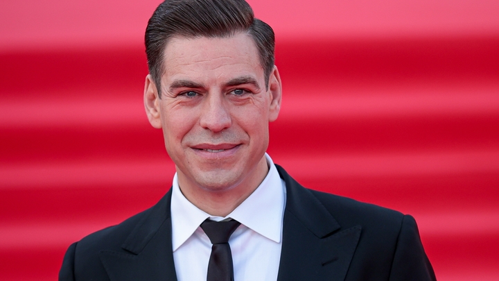 Дмитрий Дюжев снова разочаровал: За $500 я даже ноги с постели не спускаю