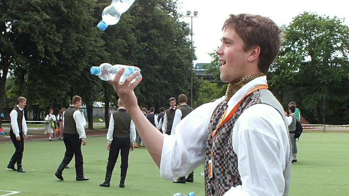 От газировки до жвачки: 5 быстрых и рабочих способов избавиться от изжоги