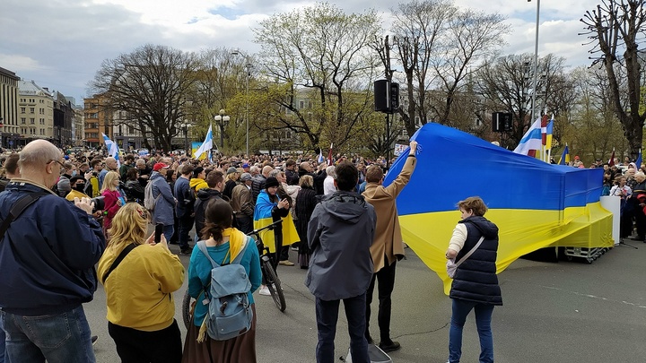 Нацисты!: В Италии осудили шествие беженцев с Украины с символикой Азова*