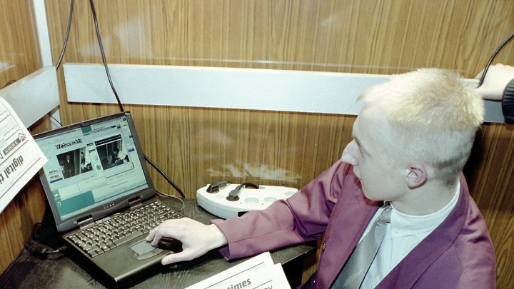 Украинские хакеры вышли на борьбу с режимом Зеленского, парализовав работу сайтов администрации