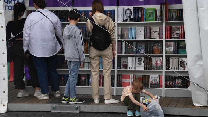 Эти российские писатели спонсируют ВСУ: Внимание на происходящее обратил Шахназаров