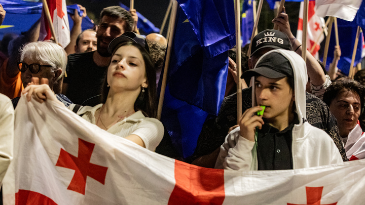 Зурабишвили не признала выборы и призвала граждан выходить на улицы