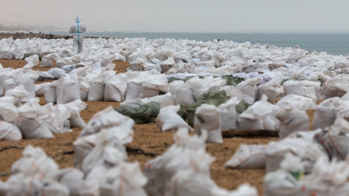 В Госдуме назвали безопасные для отдыха курорты после экологической катастрофы