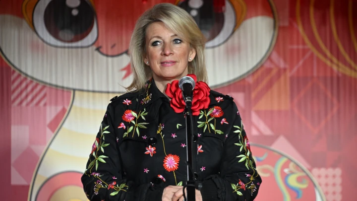 Захарова вспомнила о моли, говоря о Зеленском