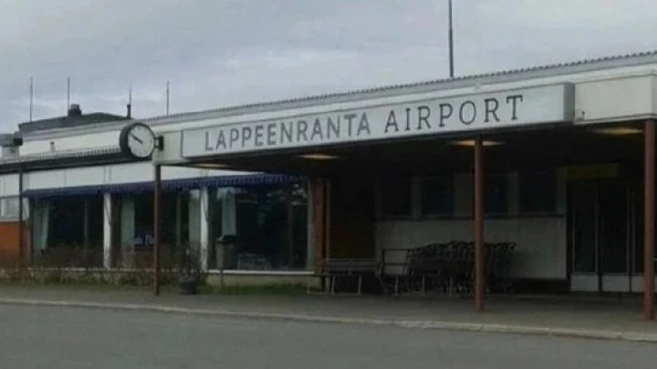 Оставшийся без туристов финский аэропорт обслужил последний самолет и закрылся