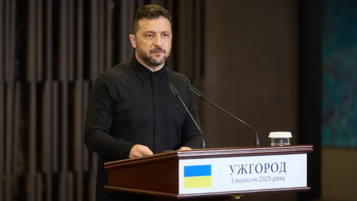 Зеленский устроил шоу перед посланником Трампа. Даже Байден такого на слышал