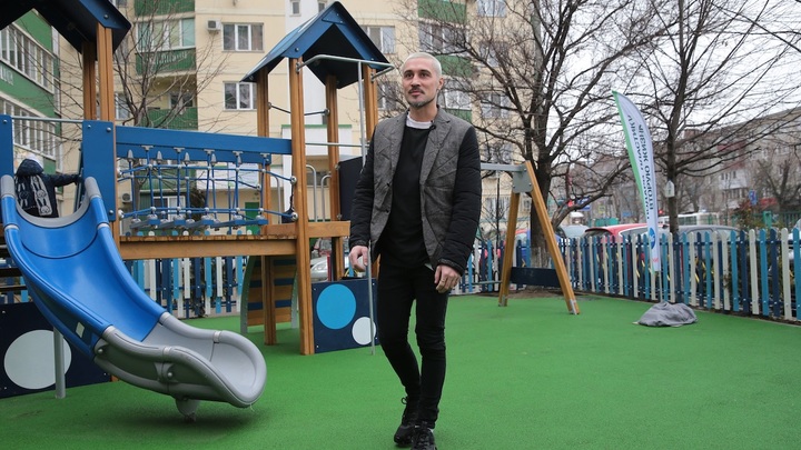 138 500 бутылок-«полторашек»: Дима Билан открыл детскую площадку из переработанного мусора