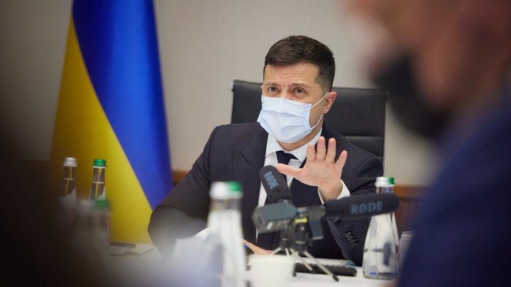 Зеленский назвал форму украинских футболистов шокирующей