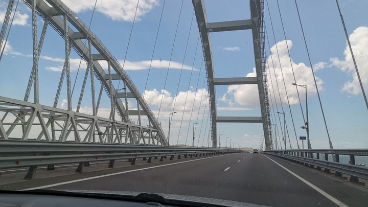 Взрыв Крымского моста: что известно о последствиях и причинах