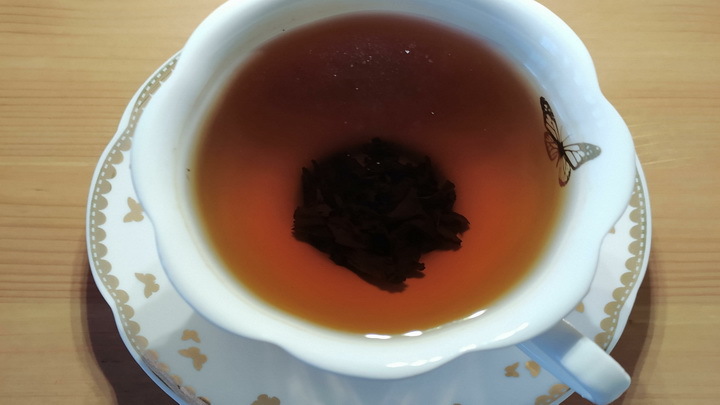 Крепкий чай опасен: Диетолог рассказал о вреде безвредного напитка