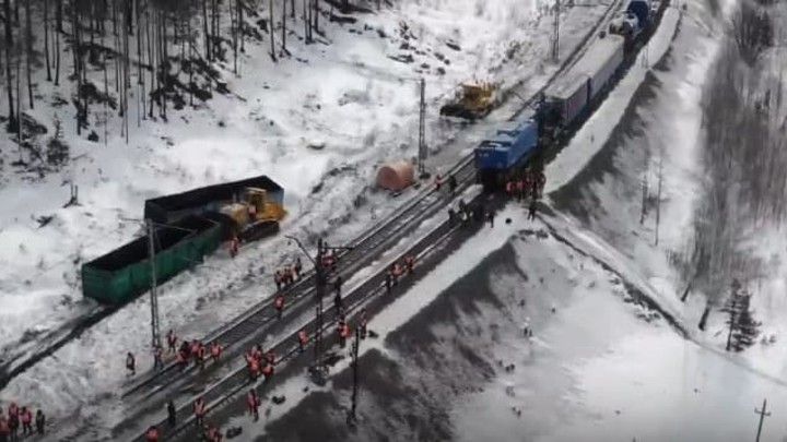 Место схода вагонов в Челябинской области сняли на видео с дрона