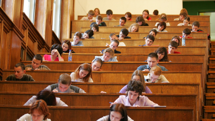 В Госдуме предложили отменить экзамены в вузы: Примите всех