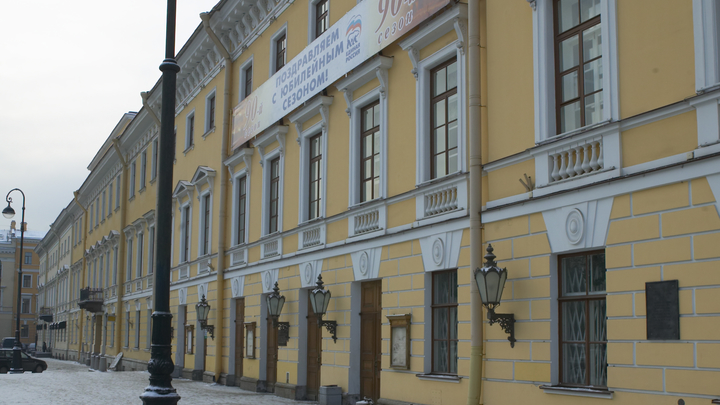 Коронавирус в Петербурге на 18 февраля: выписка Боярского и Михайловский театр зовет на прививки